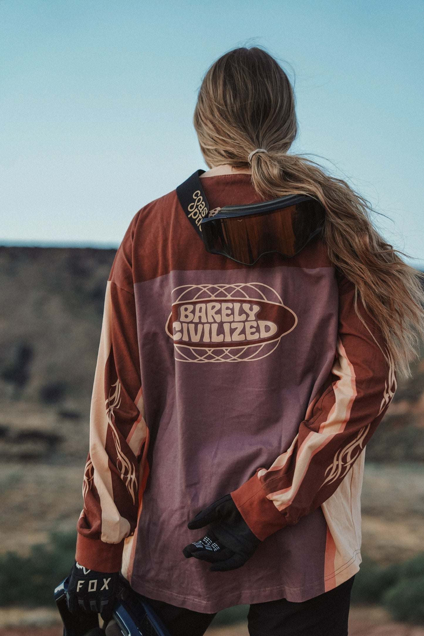 Women’s MTB long sleeve built for casual trail rides, cool weather sessions, and relaxed everyday riding with lightweight comfort and laid-back outdoor style