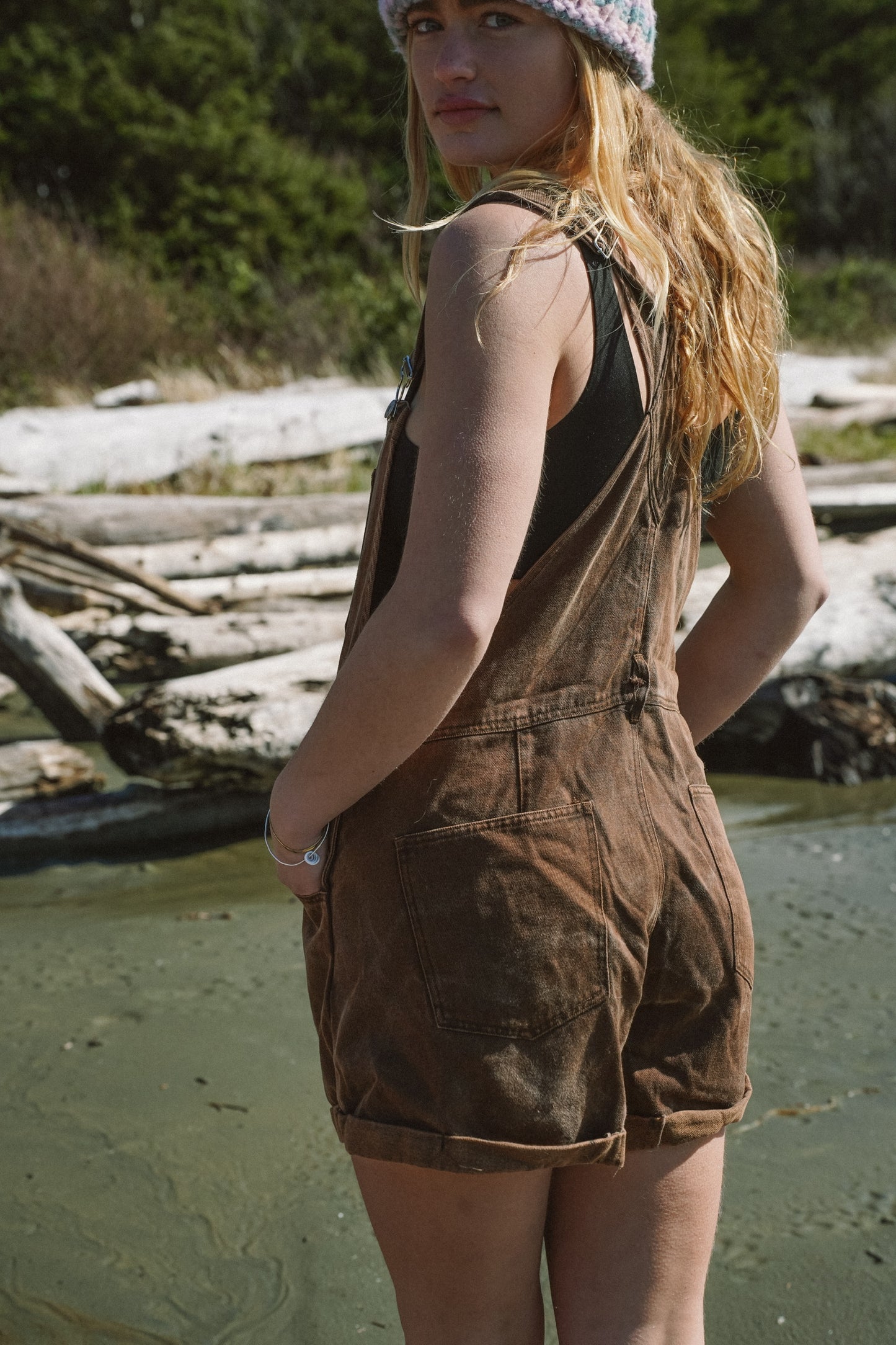 Casual women’s short overalls in brown with cuffed hem and easy fit design