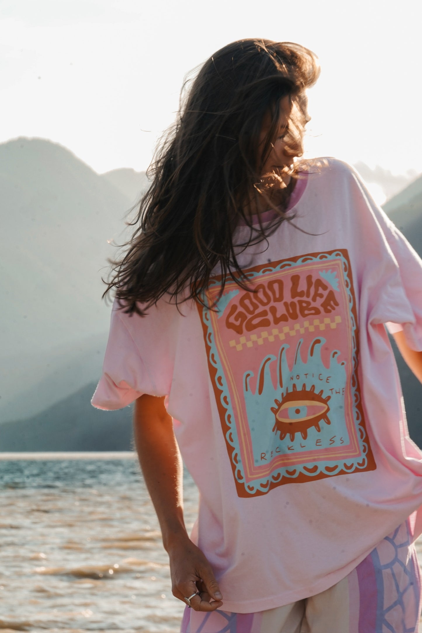 Cotton oversized t-shirt with graphic print in a summer surf and beach vibe
