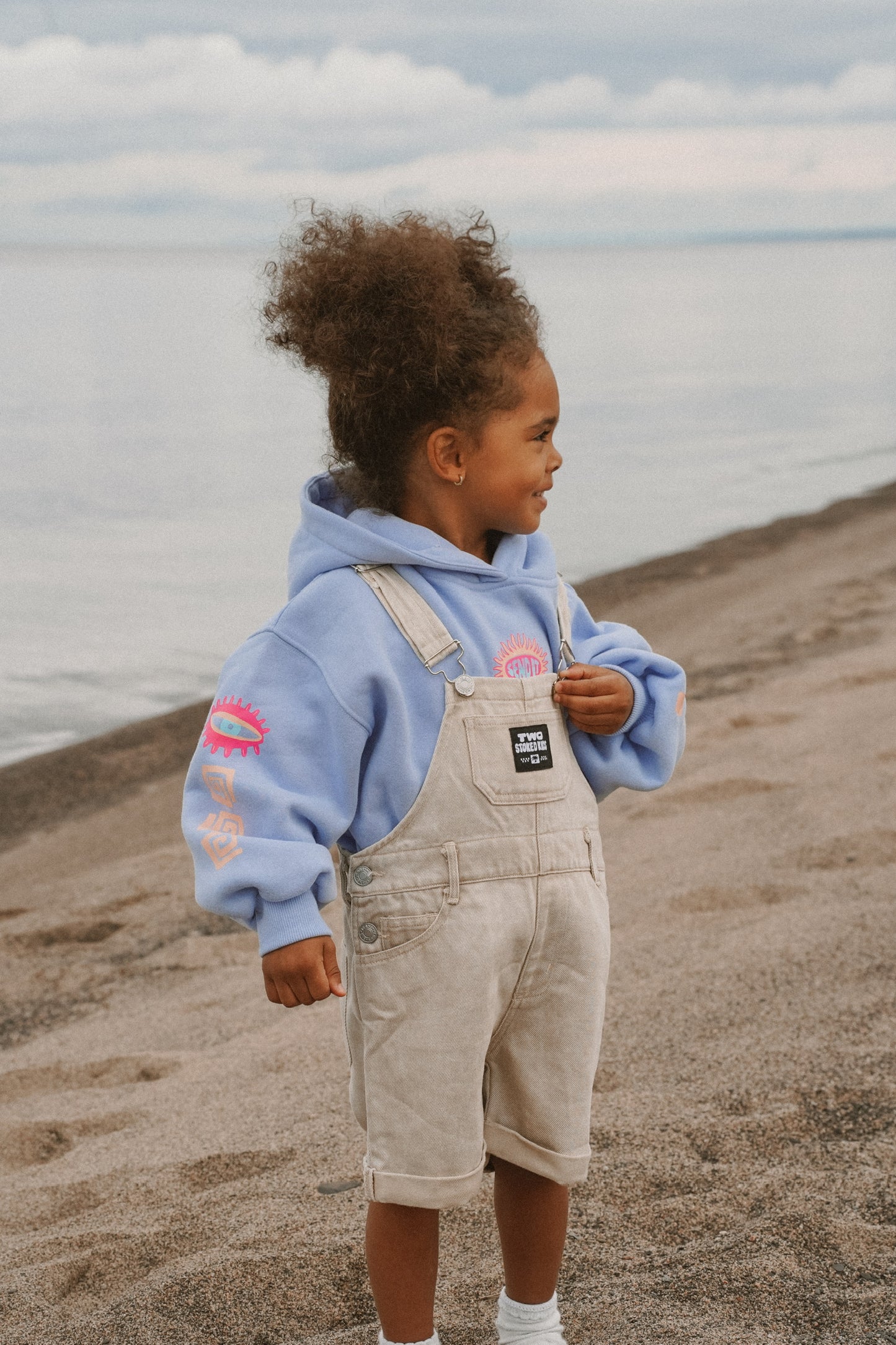 Kids safari short overalls in lyocell and cotton with side pockets and adjustable suspenders