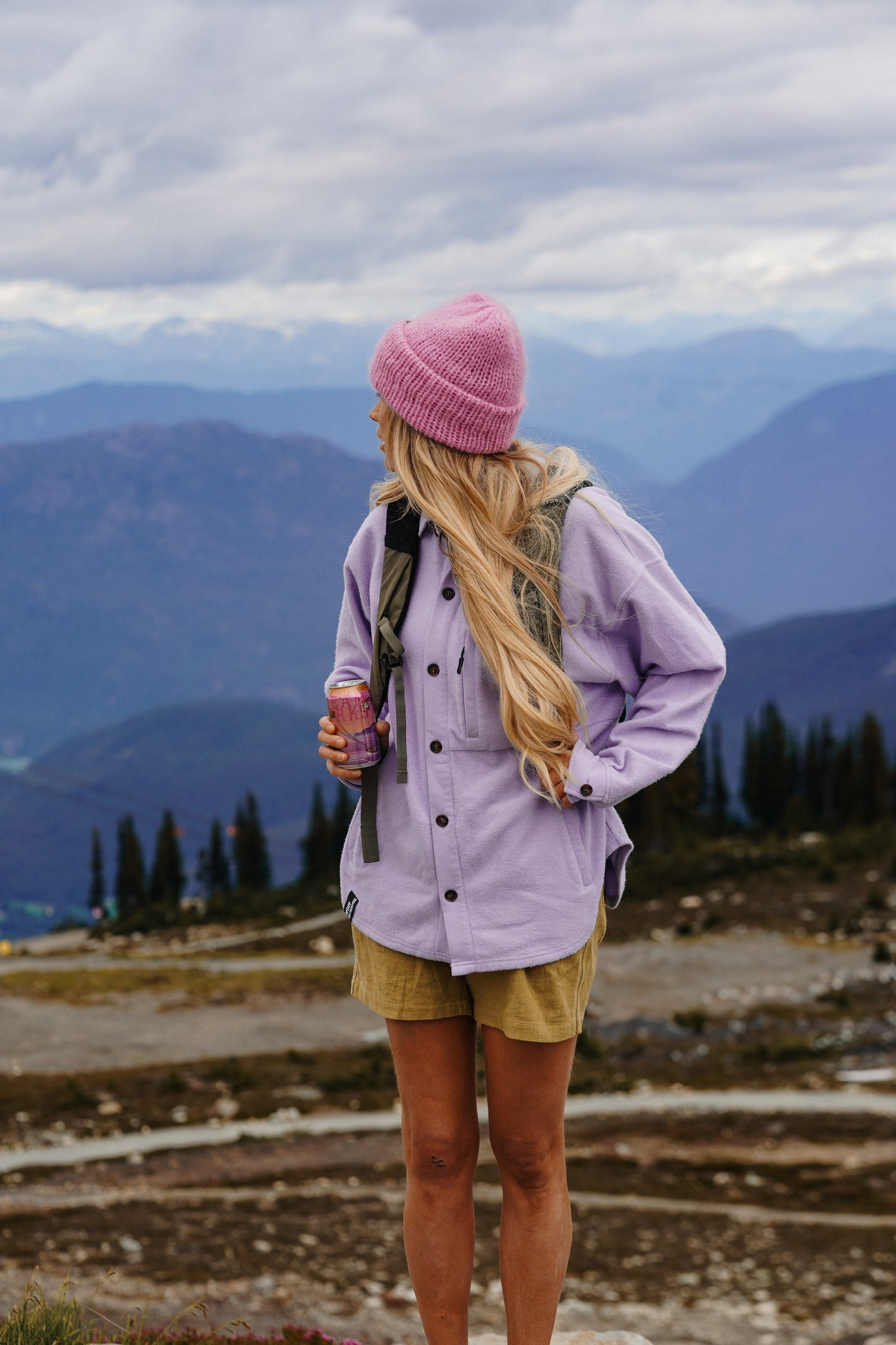 Women’s lilac cotton shacket with zippered chest and side pockets, lightweight layer ideal for outdoor adventures