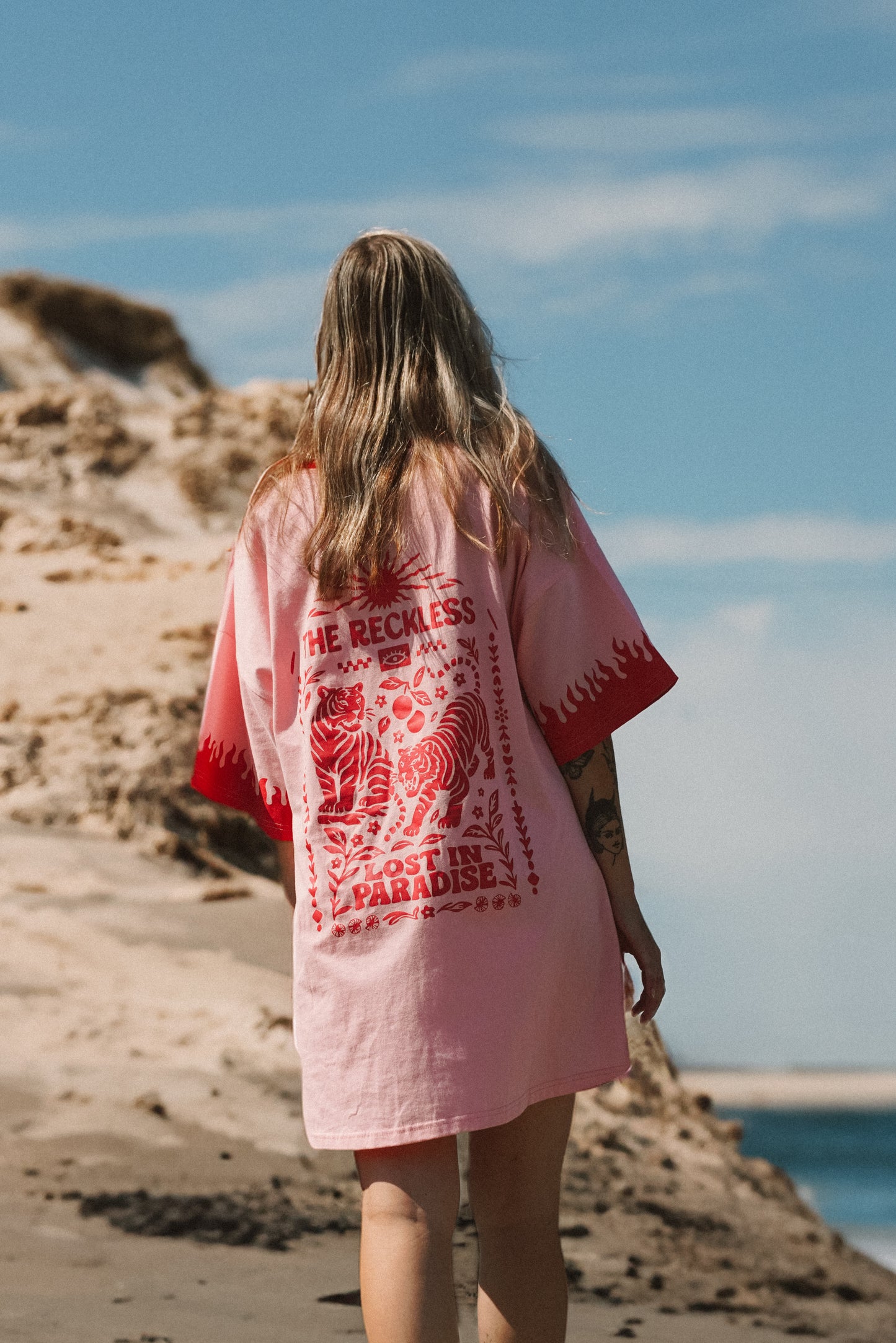 Long sleeve cotton tee dress with contrast collar and graphic print in pink
