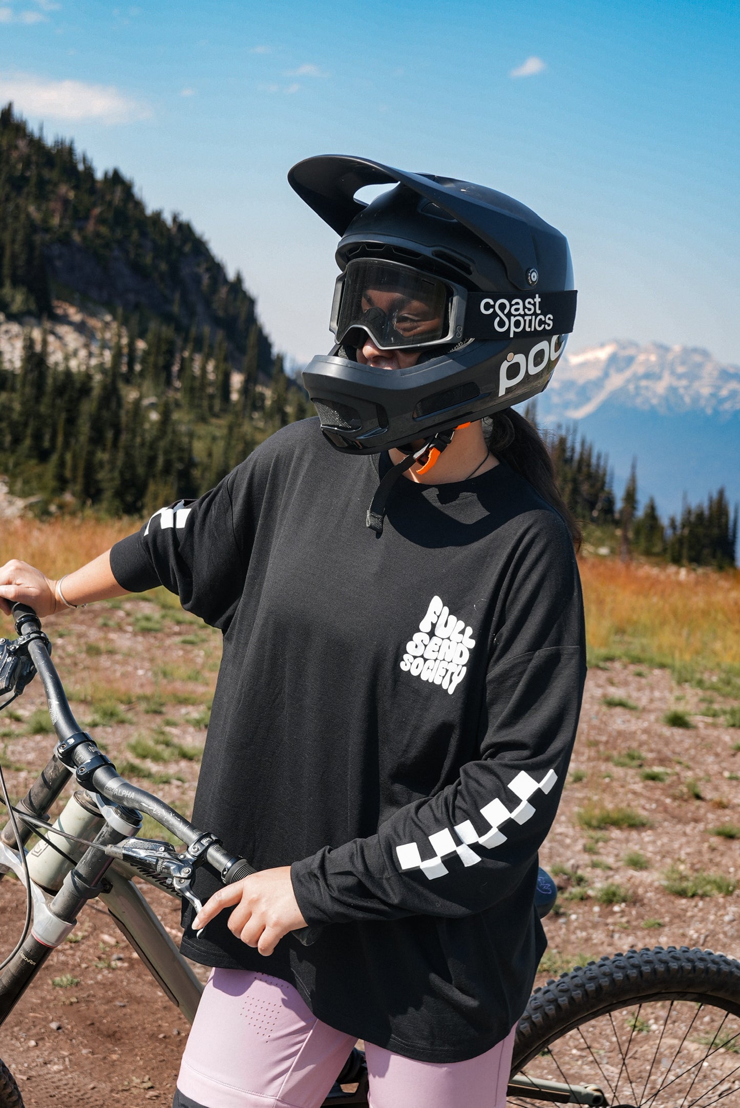 Unisex MTB oversized long sleeve made from 180gsm merino wool in black with breathable and moisture wicking properties