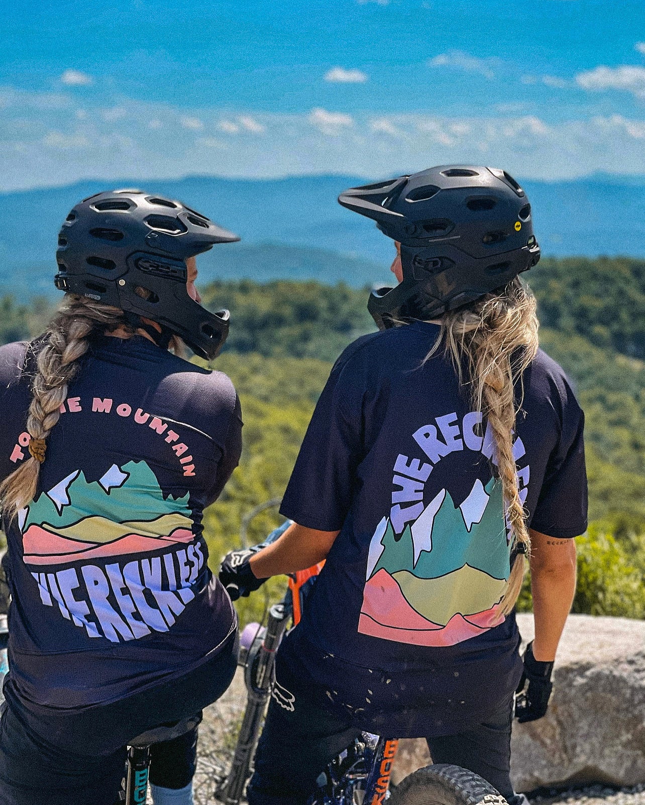 Unisex MTB long sleeve jersey in black with breathable fabric and performance fit for mountain biking
