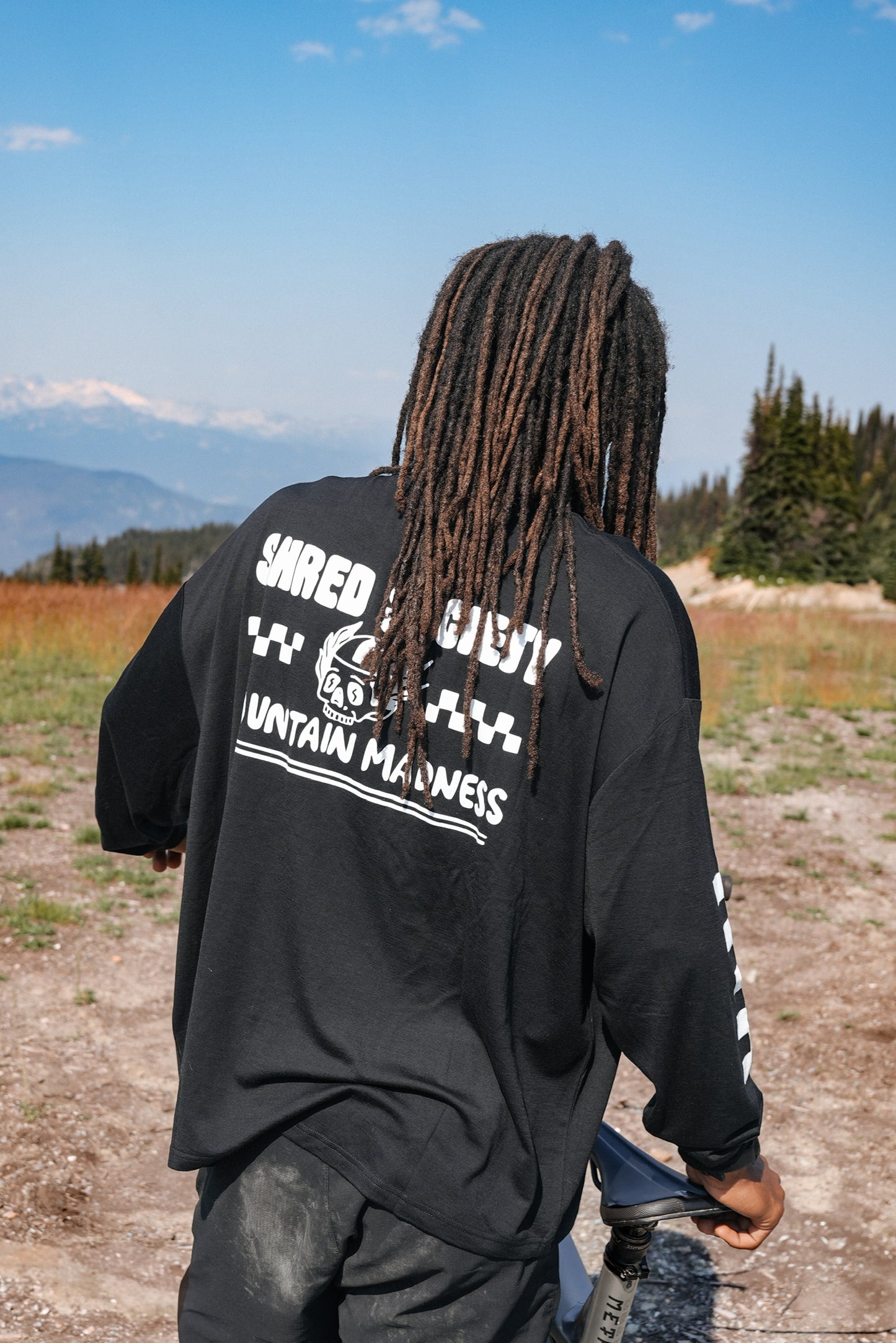 Unisex merino wool MTB long sleeve in black with oversized fit and technical performance for cycling