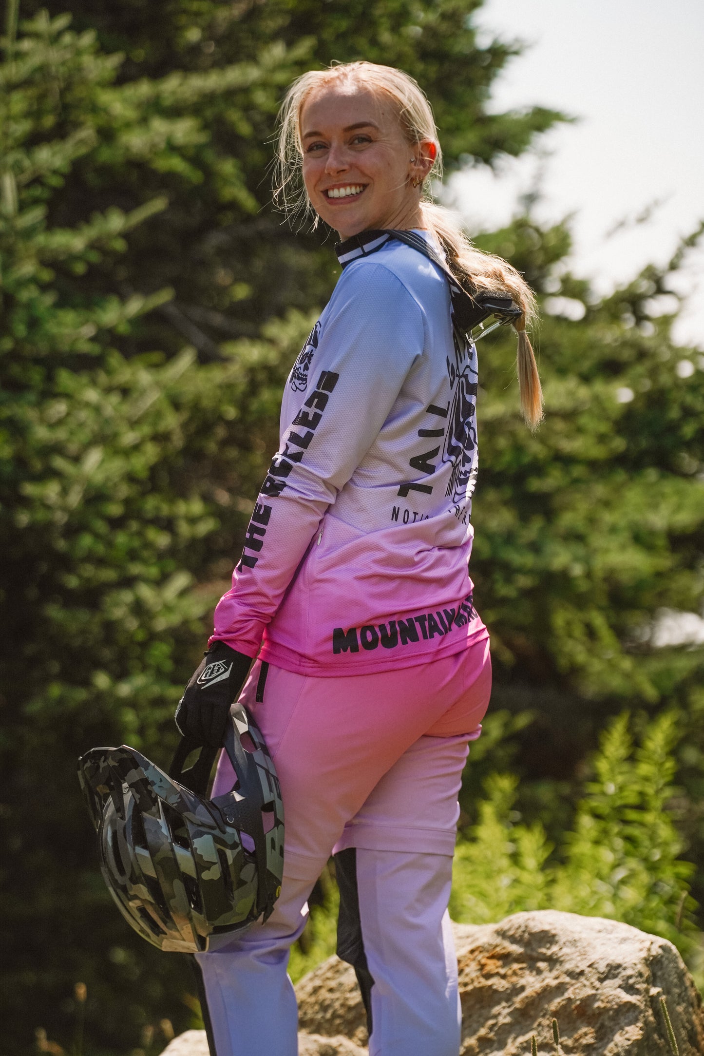 Women’s convertible MTB pants with zip off legs in fuchsia and blue with technical performance design