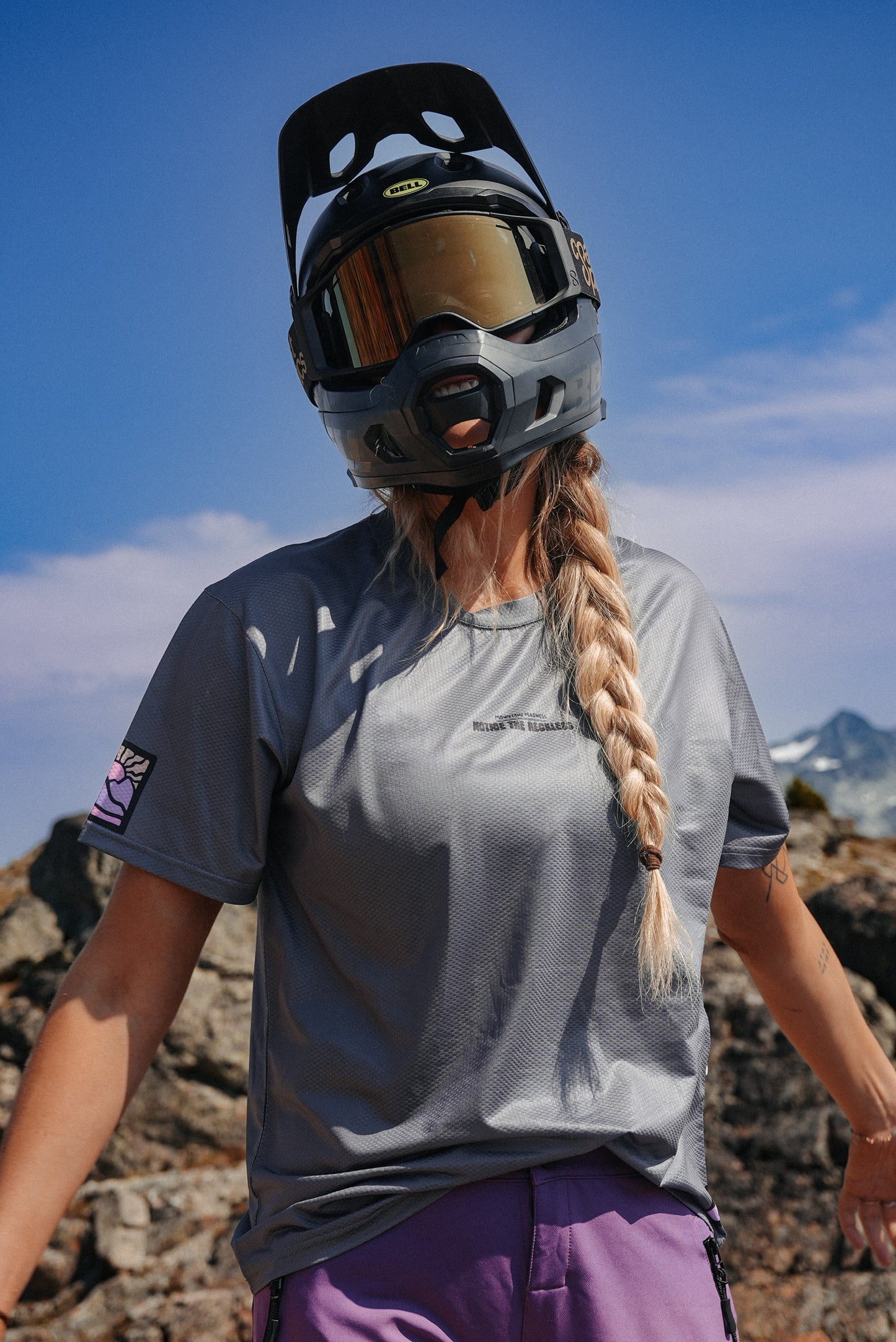 Women’s MTB cycling jersey in grey featuring a back pocket and durable performance fabric