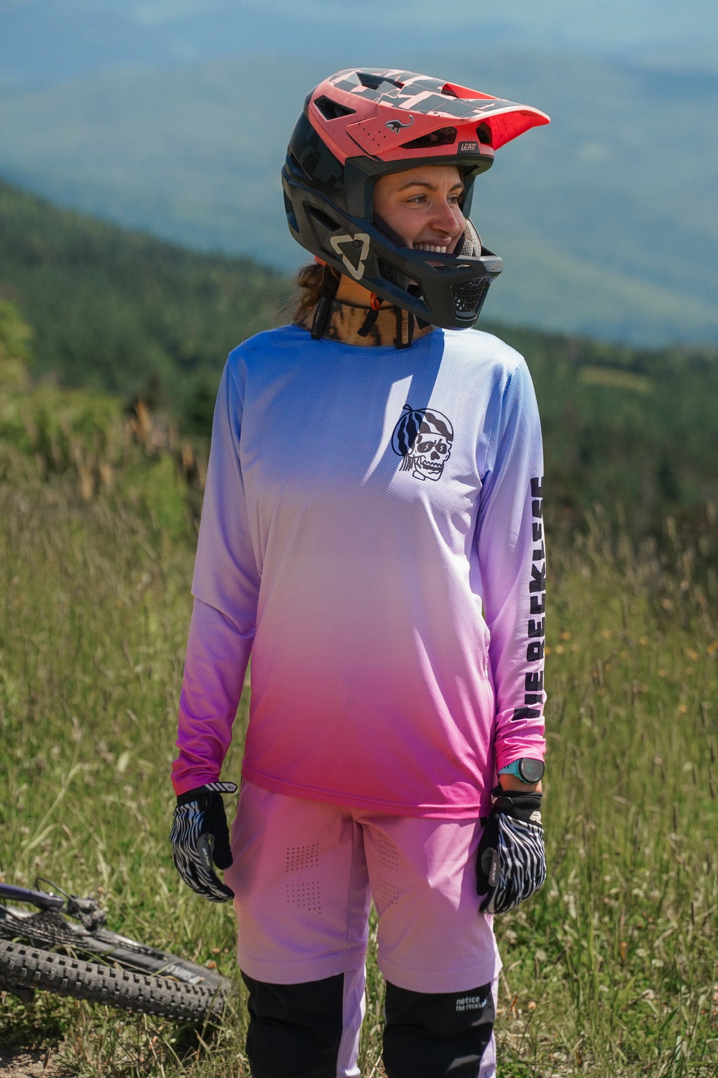 Gradient mountain bike jersey for women with long sleeves and lightweight quick drying fabric