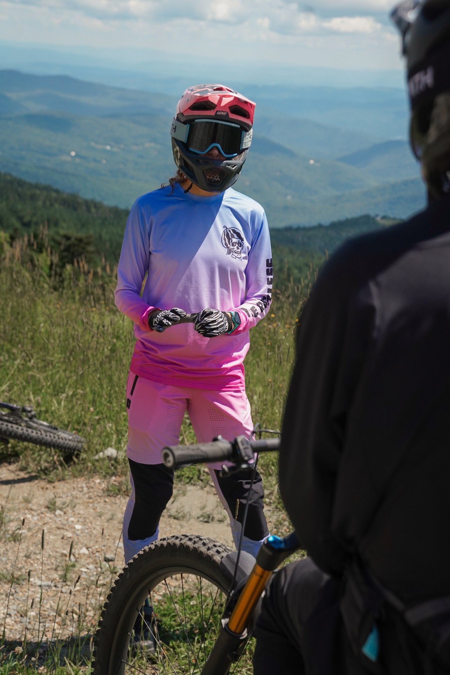 Gradient MTB pants for women with zip off function and lightweight breathable material