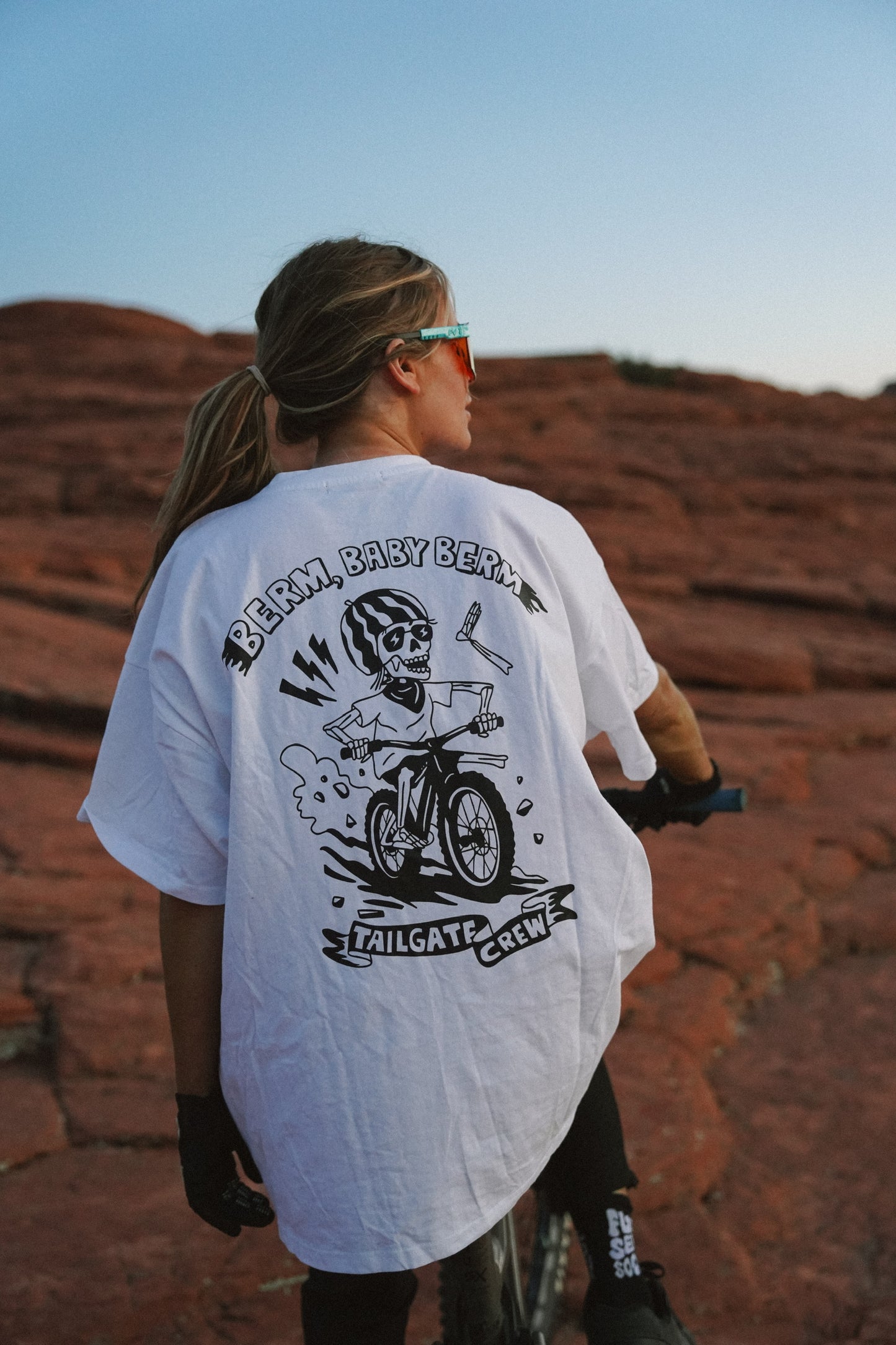 Freeride-inspired oversized tee offering breathable comfort and versatile everyday wear from trail adventures to daily outings