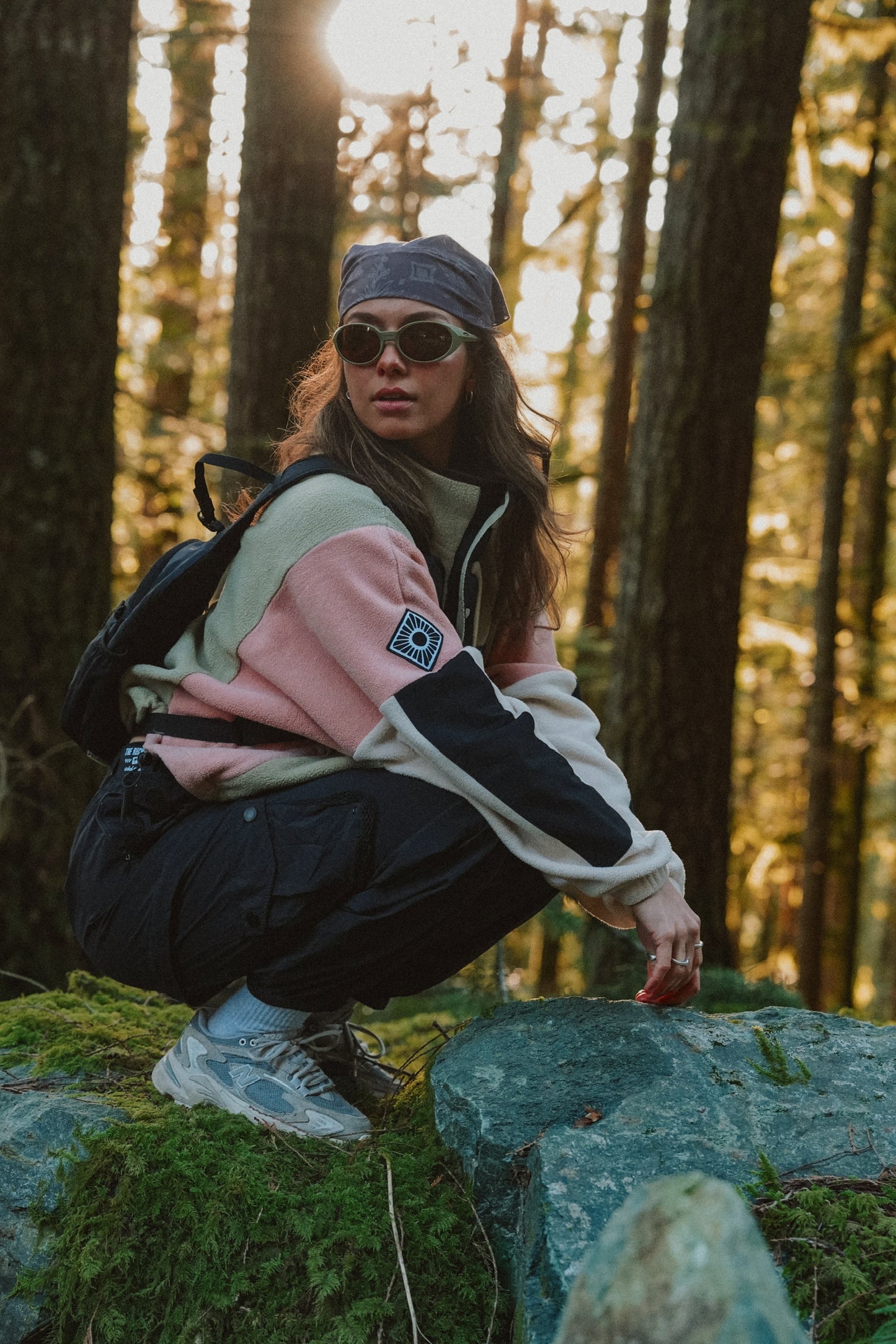 Women's Panorama cropped fleece pullover in green, coral and beige with contrast sleeves