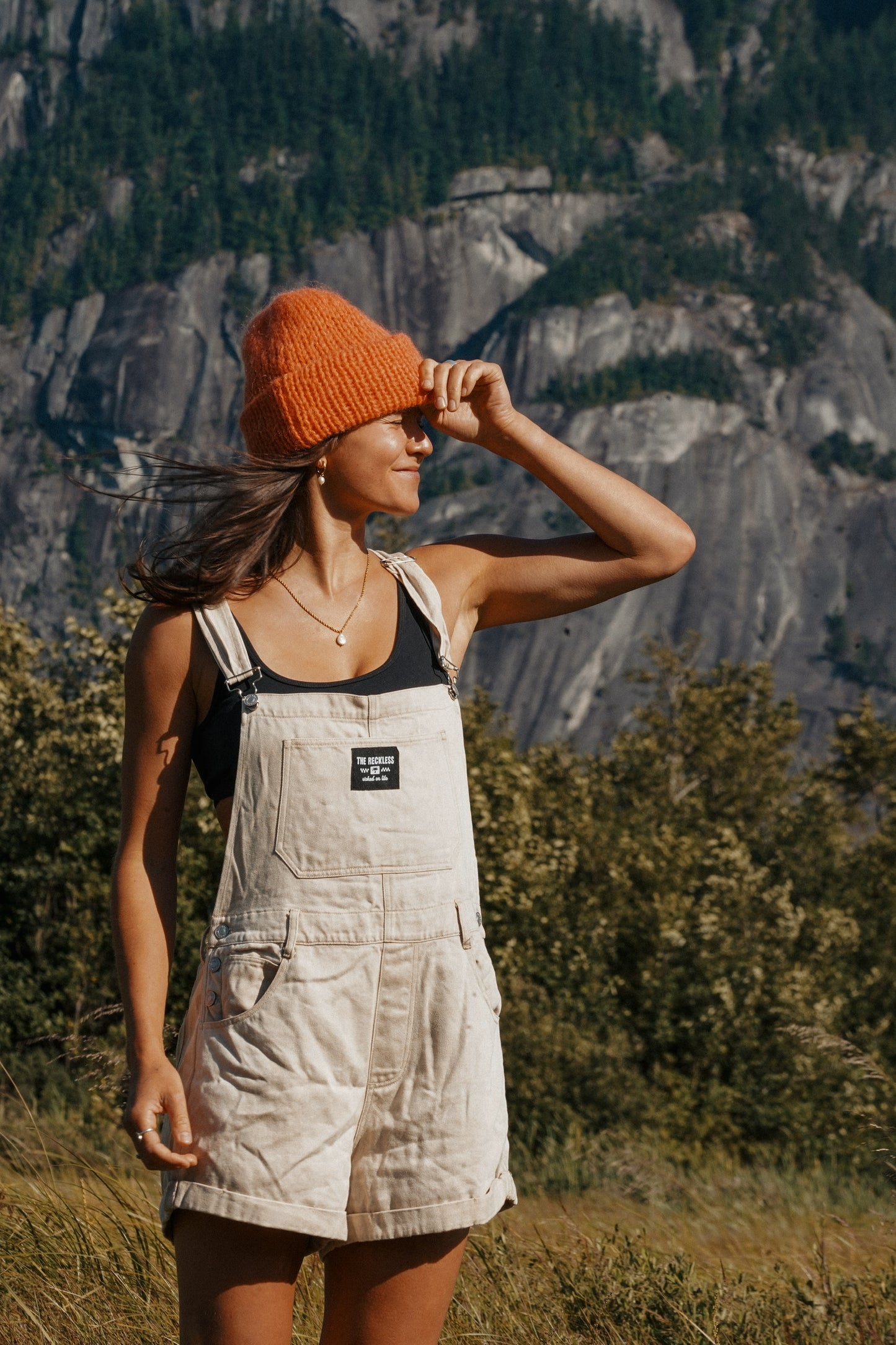 Women’s beige cotton safari short overalls with adjustable suspenders and summer style