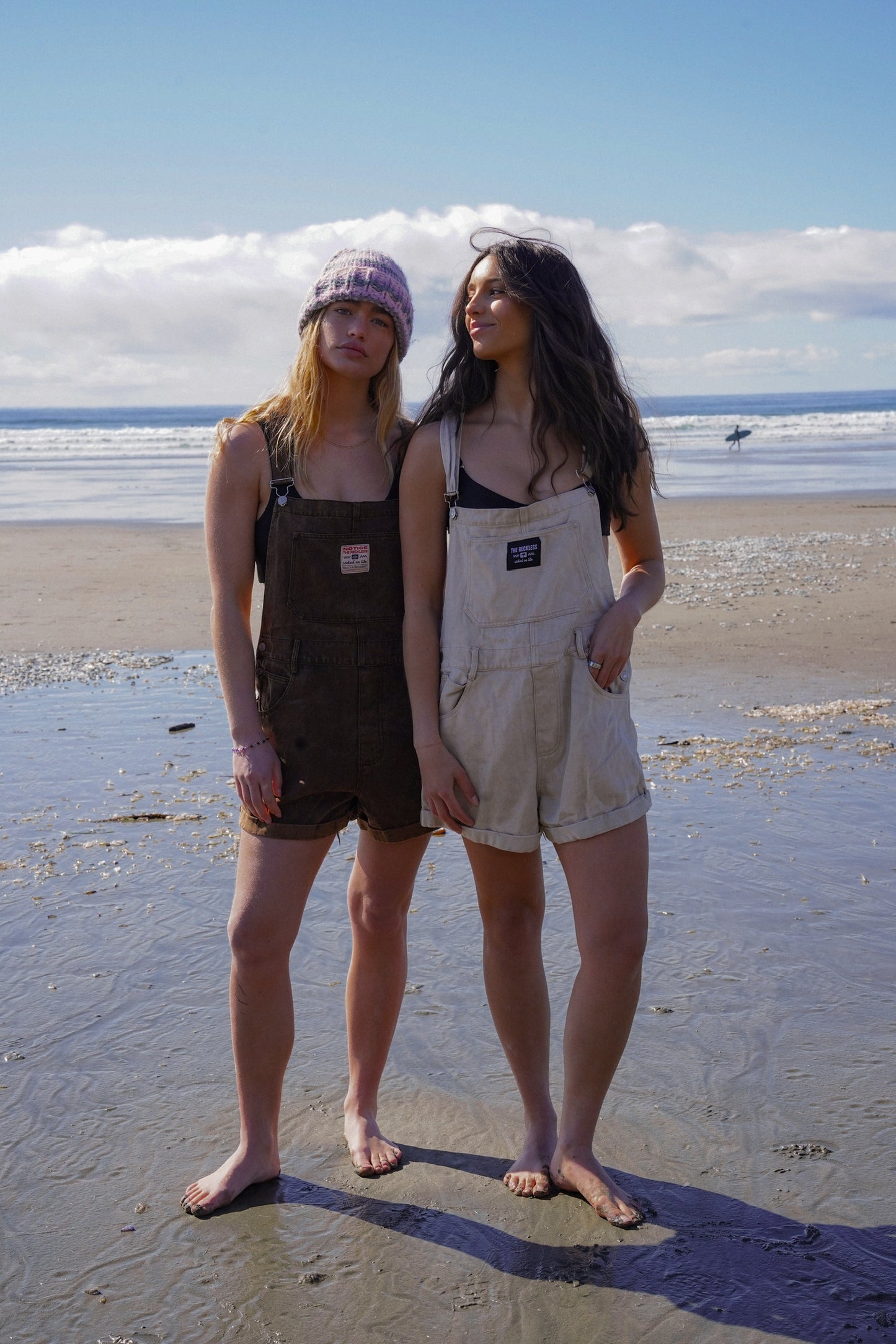Summer cotton short overalls with two side pockets and chest pocket in beige