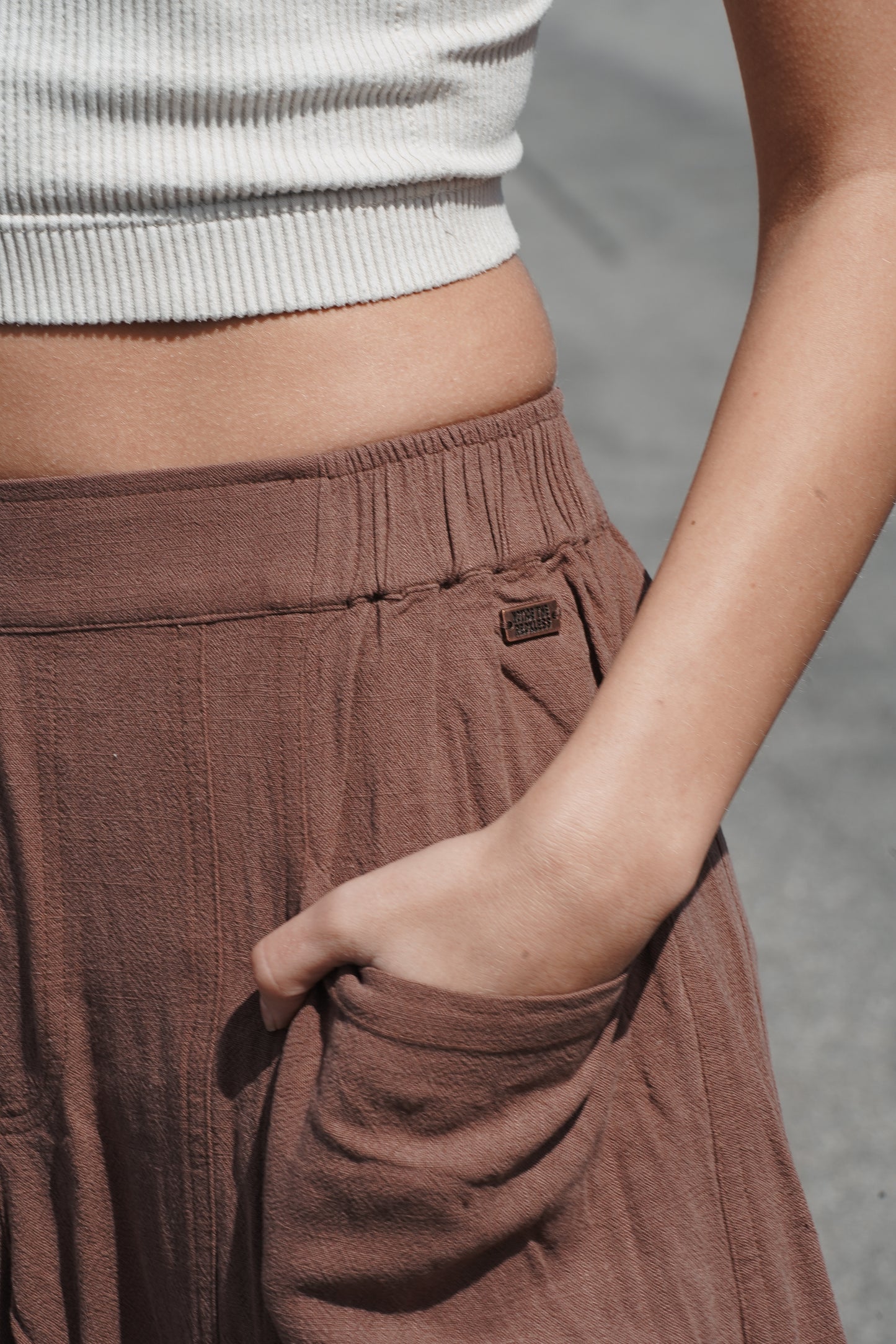 Brown linen barrel pants with spacious side pocket and lightweight natural fabric