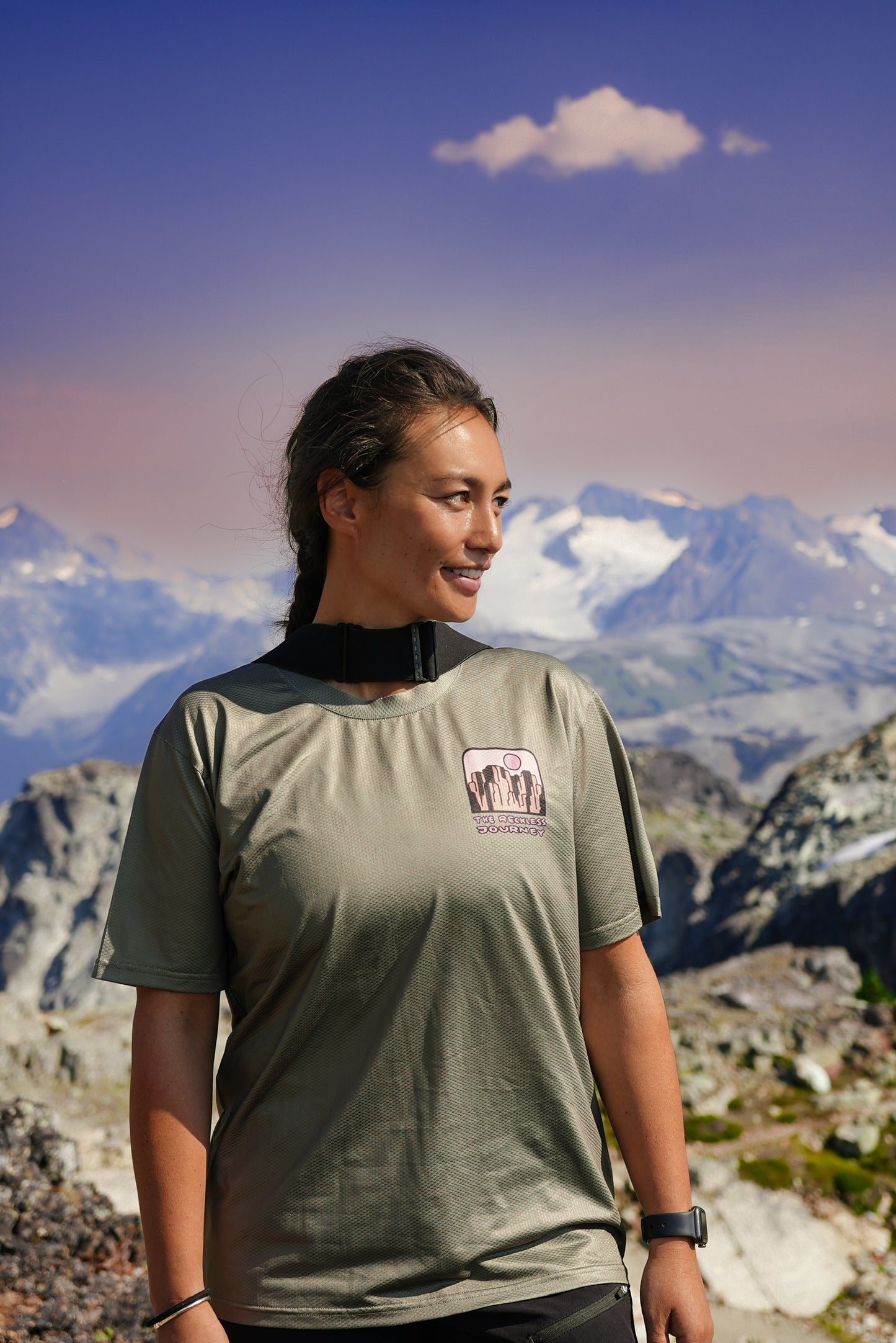 Lightweight mountain bike jersey designed for technical climbs, bike park laps and casual freeride-inspired outdoor style