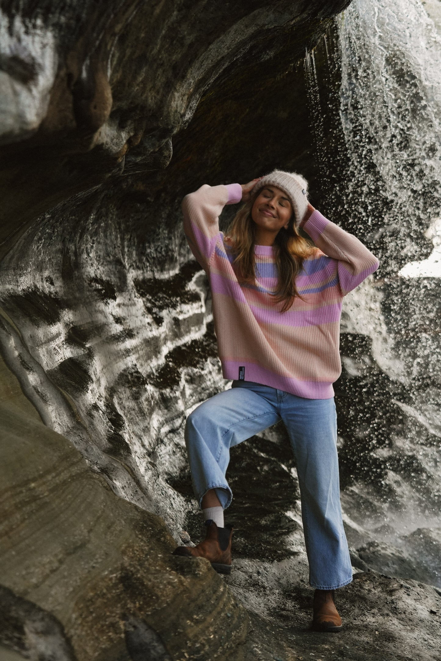 Soft cotton knit sweater with colorful striped design, ideal for cool mornings, casual adventures and relaxed outdoor moments