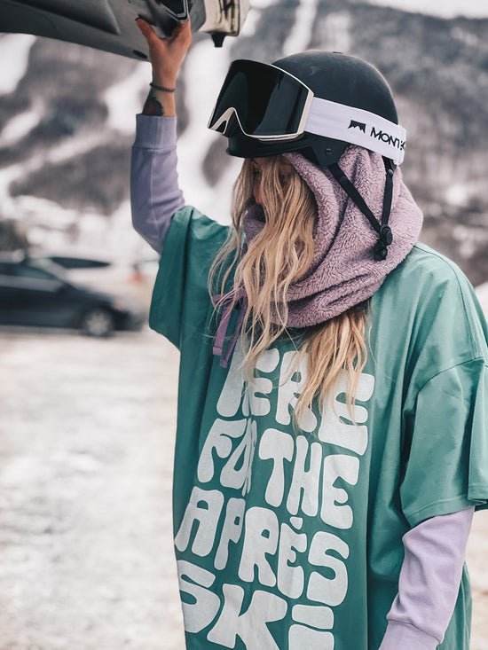 Load image into Gallery viewer, Here For The Après Ski Oversized Tee (Teal)
