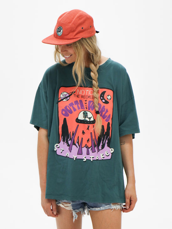 Charger l&amp;#39;image dans la galerie, Outta This World Oversized Tee
